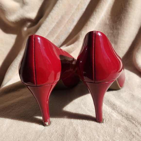 Red open-toed patent leather heels - so fun!! - Picture 7 of 7